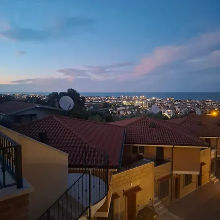 La Finestra Sul Mare Il Borgo Tortoreto